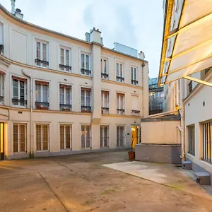 Comfortable Flat In The Middle Of , Paris France