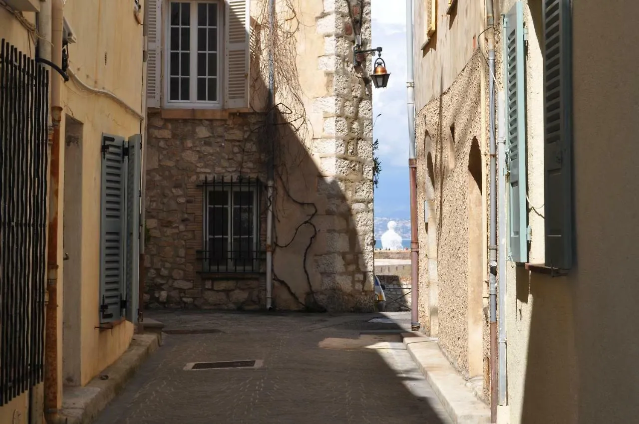 Hanna-Logis Antibes 0*,