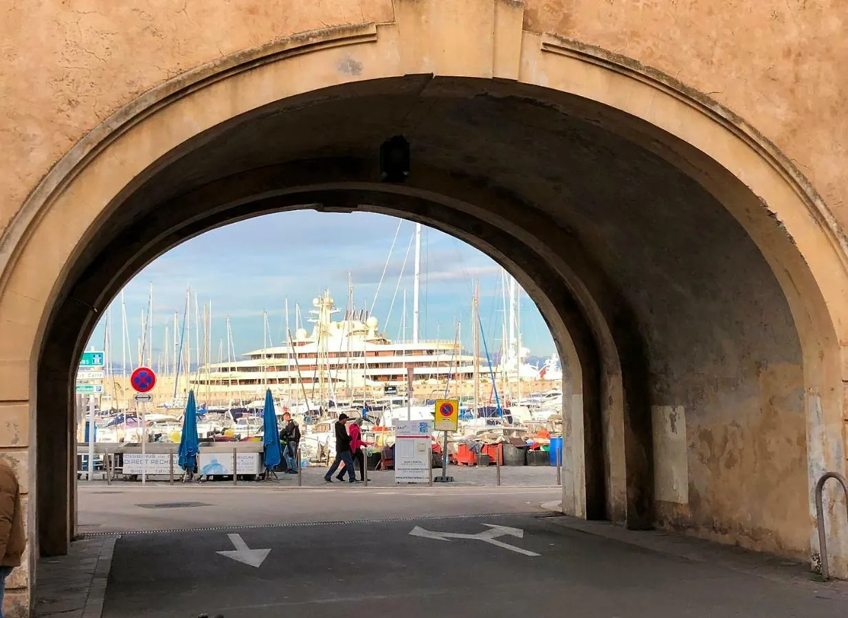 Hanna-Logis Antibes 0*,  France